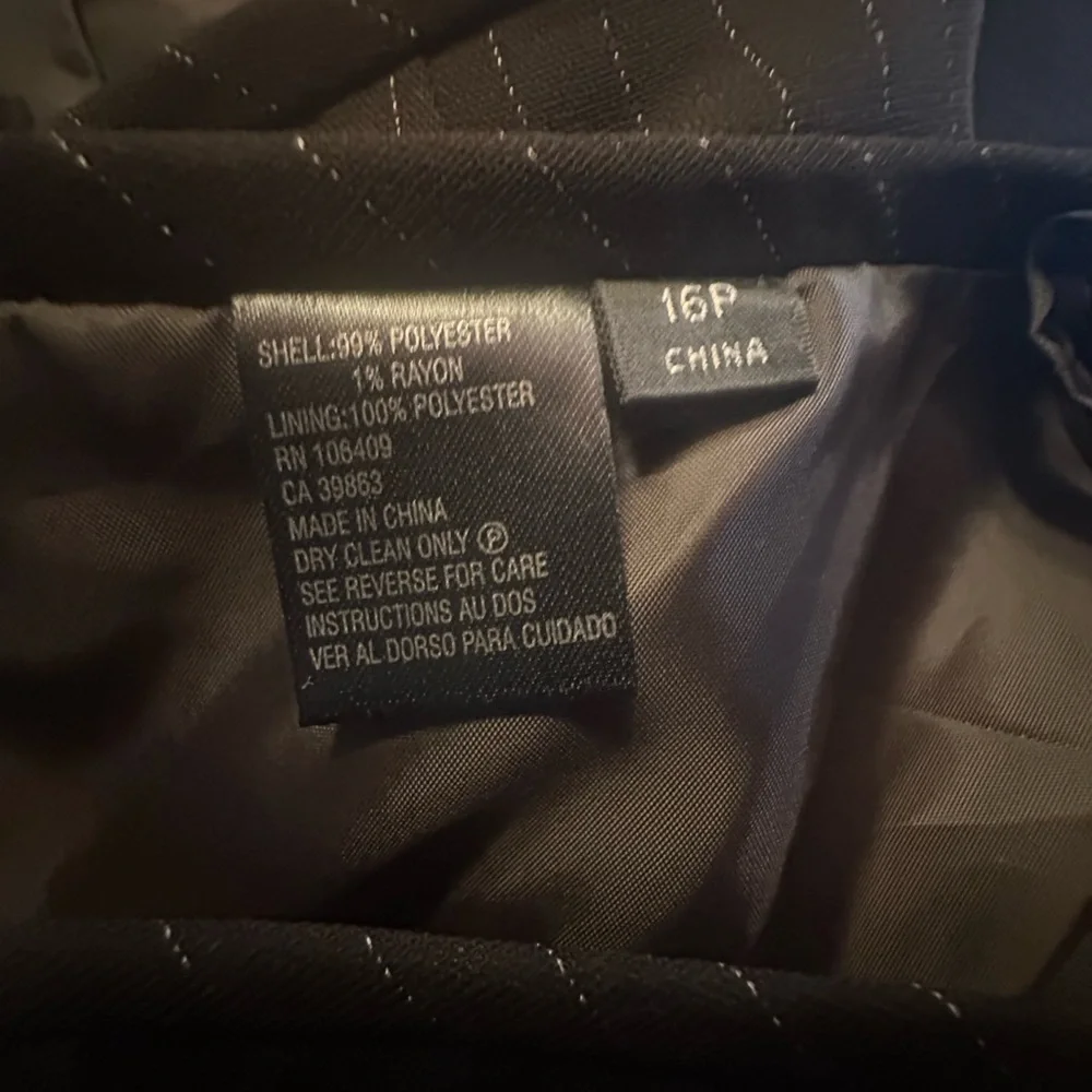 Tahari Elegant Brown Pinstripe Blazer and Skirt Set 16P - Picture 12 of 16